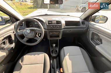 Хэтчбек Skoda Fabia 2011 в 