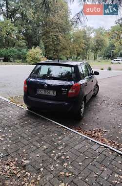 Хэтчбек Skoda Fabia 2011 в 