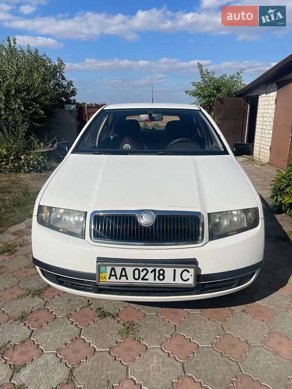 Хэтчбек Skoda Fabia 2003 в Киеве