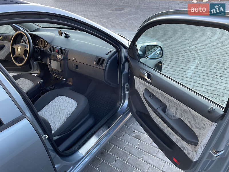 Універсал Skoda Fabia 2002 в Покрові