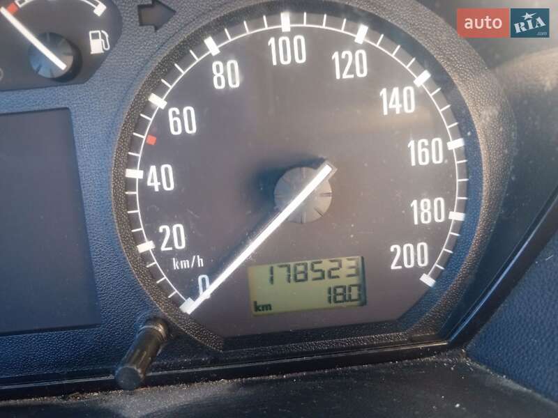 Седан Skoda Fabia 2002 в Литине