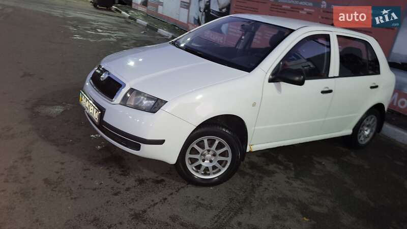 Хэтчбек Skoda Fabia 2003 в Киеве