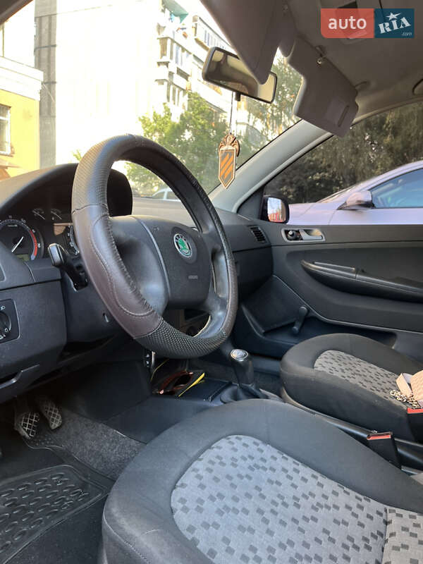 Хэтчбек Skoda Fabia 2007 в Вишневом