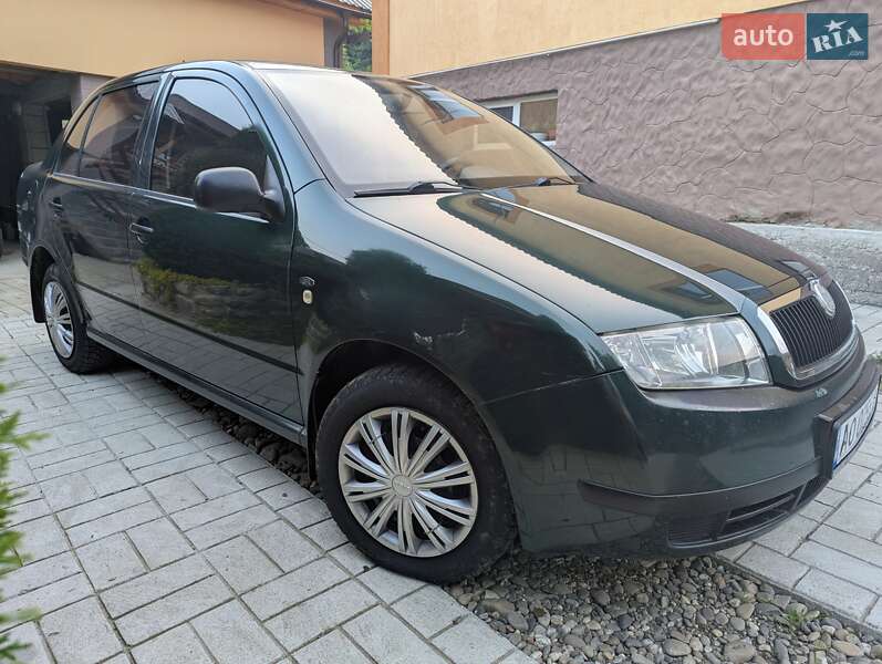 Седан Skoda Fabia 2002 в Хусте
