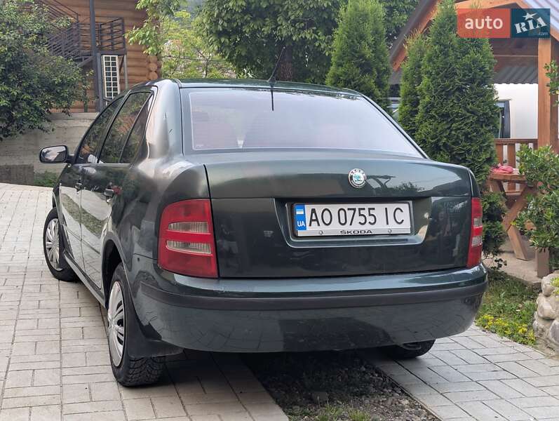 Седан Skoda Fabia 2002 в Хусте