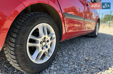 Хэтчбек Skoda Fabia 2012 в 