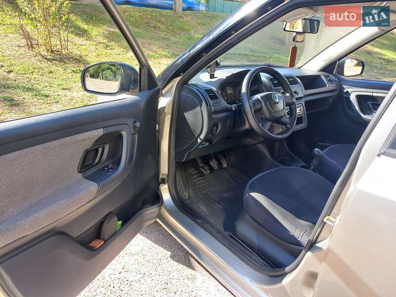 Хэтчбек Skoda Fabia 2010 в Запорожье фото 2 Хэтчбек Skoda Fabia 2010 в Запорожье
