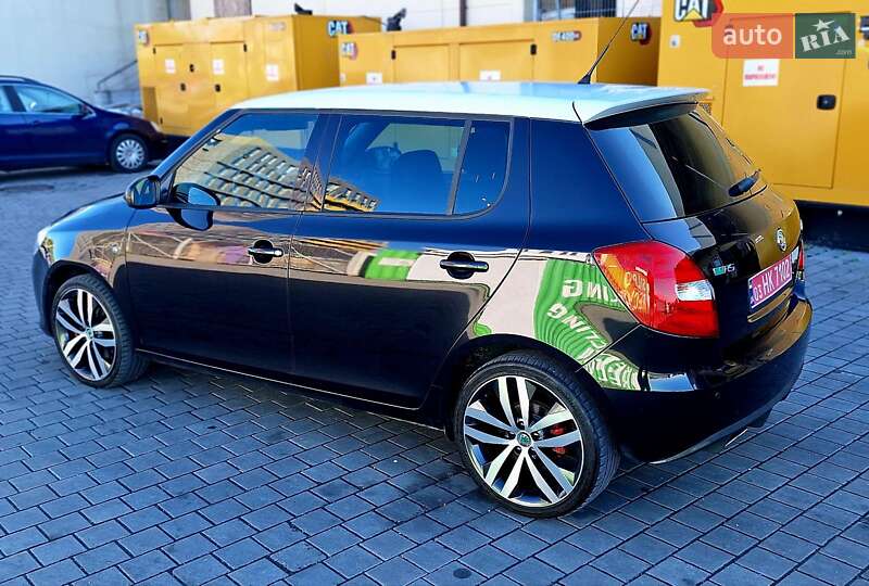 Хэтчбек Skoda Fabia 2010 в Львове