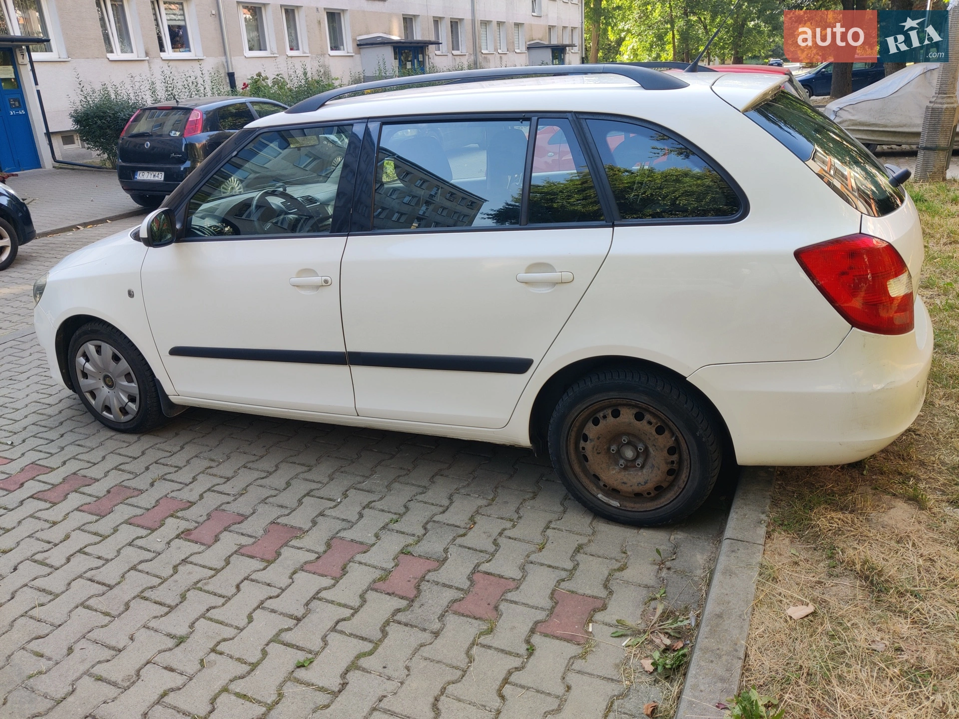 2011 Skoda Fabia - мініатюра 3