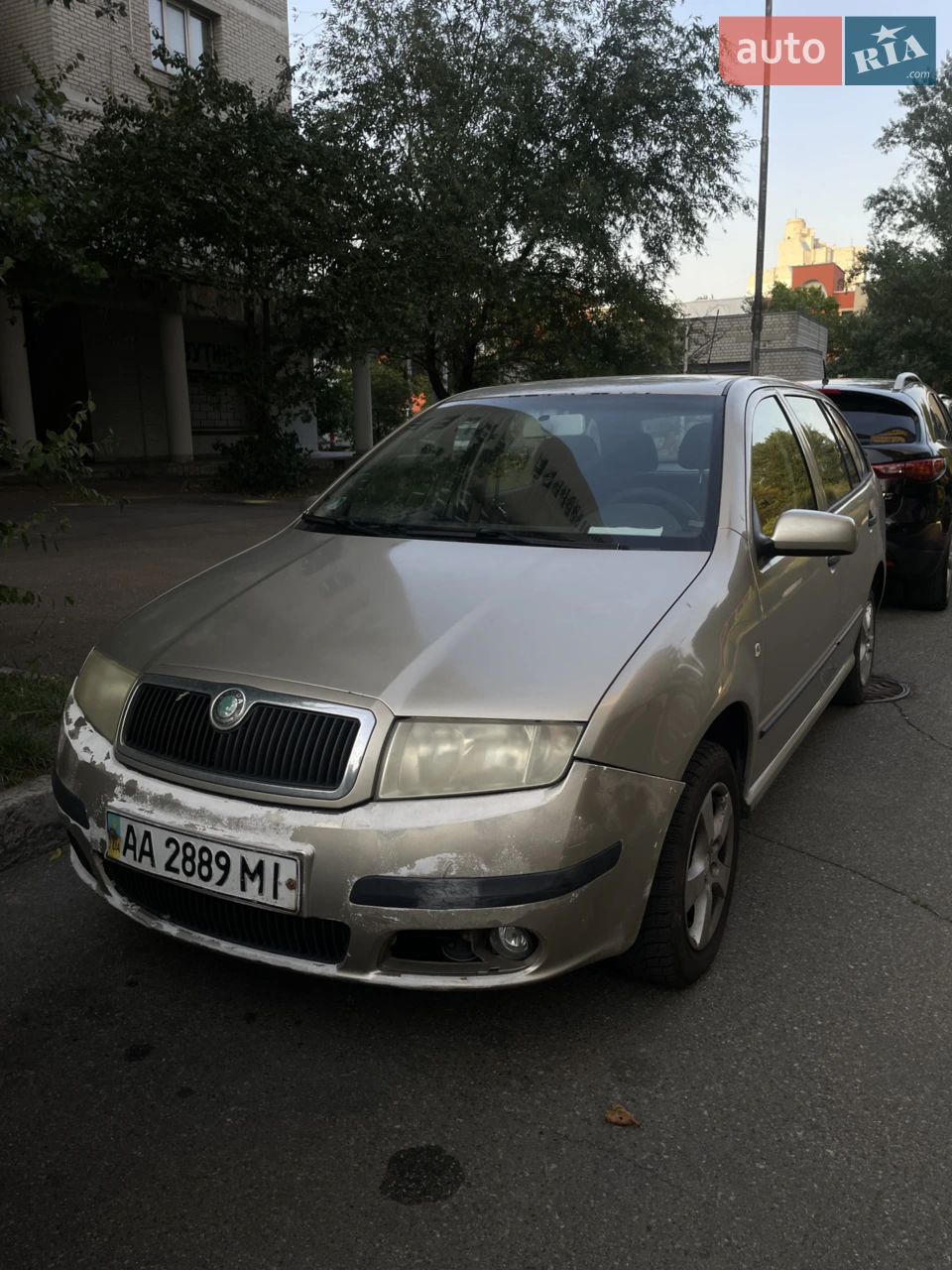 Skoda Fabia 2005 року 1.4л механічна коробка передач.
Стан: нормальний, все працює добре,
окрім стоянкового гальма, він потребує налагодження.
Пишіть в особисті, відповідаю.
Продаю, бо буду купувати нову.