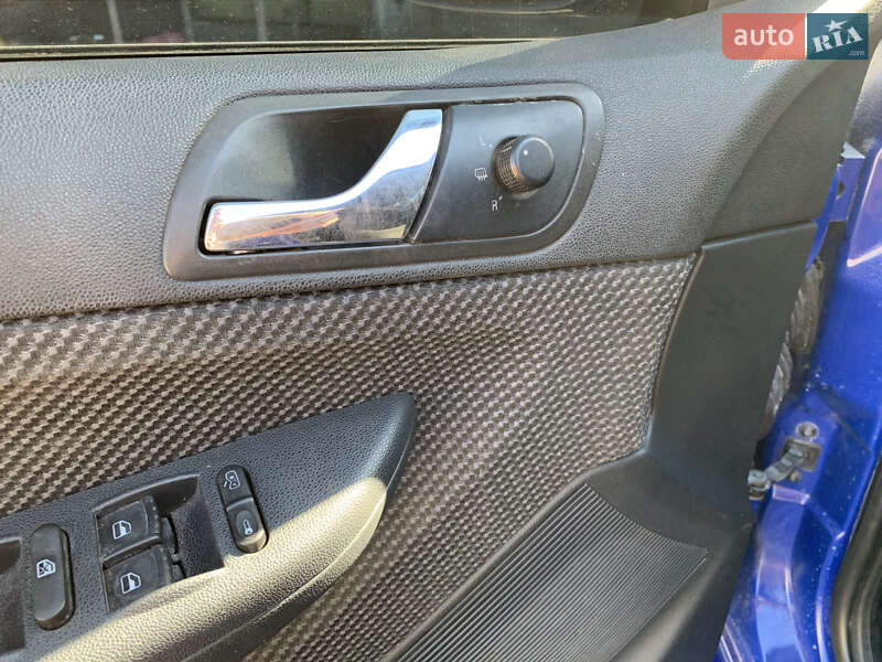 Хэтчбек Skoda Fabia 2004 в Николаеве