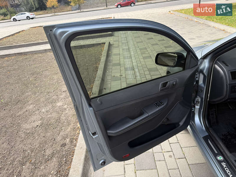 Хетчбек Skoda Fabia 2005 в Дніпрі