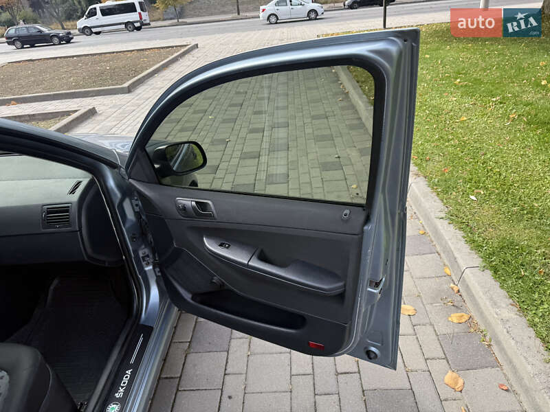 Хетчбек Skoda Fabia 2005 в Дніпрі