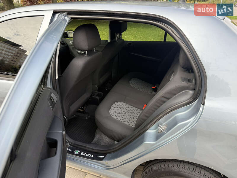 Хетчбек Skoda Fabia 2005 в Дніпрі