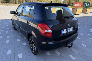 Хэтчбек Skoda Fabia 2010 в 