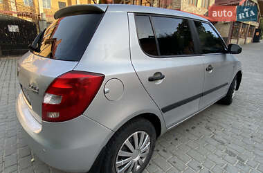 Хэтчбек Skoda Fabia 2010 в 