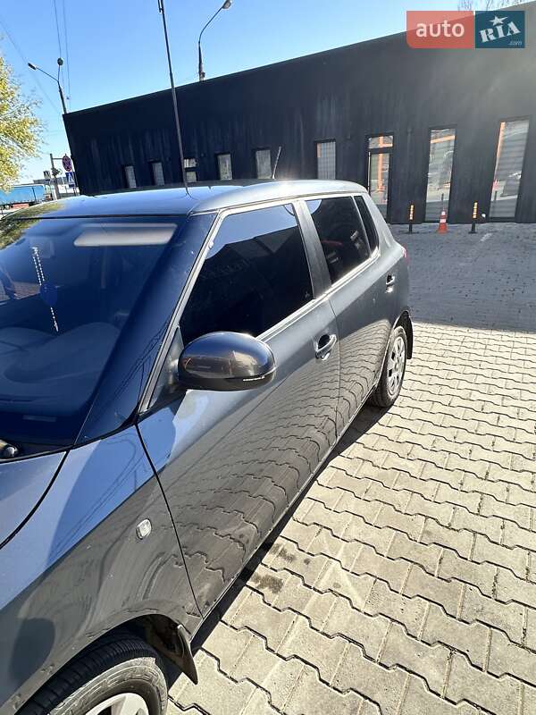 Хэтчбек Skoda Fabia 2011 в Черновцах