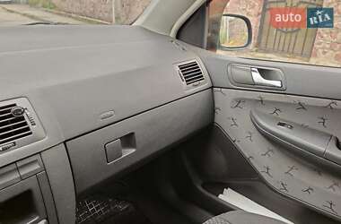Седан Skoda Fabia 2002 в 