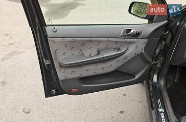 Седан Skoda Fabia 2002 в 