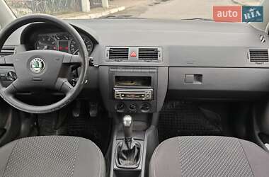 Седан Skoda Fabia 2002 в 