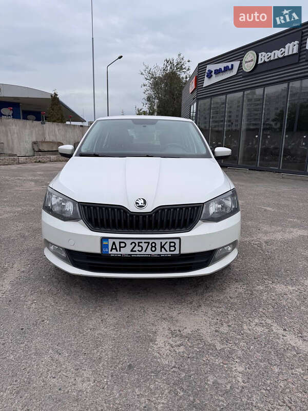 Хэтчбек Skoda Fabia 2017 в 