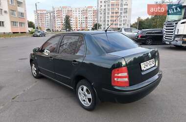 Седан Skoda Fabia 2004 в 
