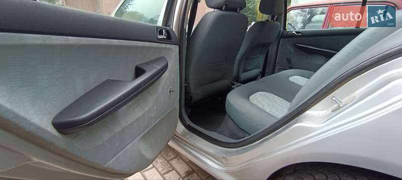 Хэтчбек Skoda Fabia 2002 в Луцке