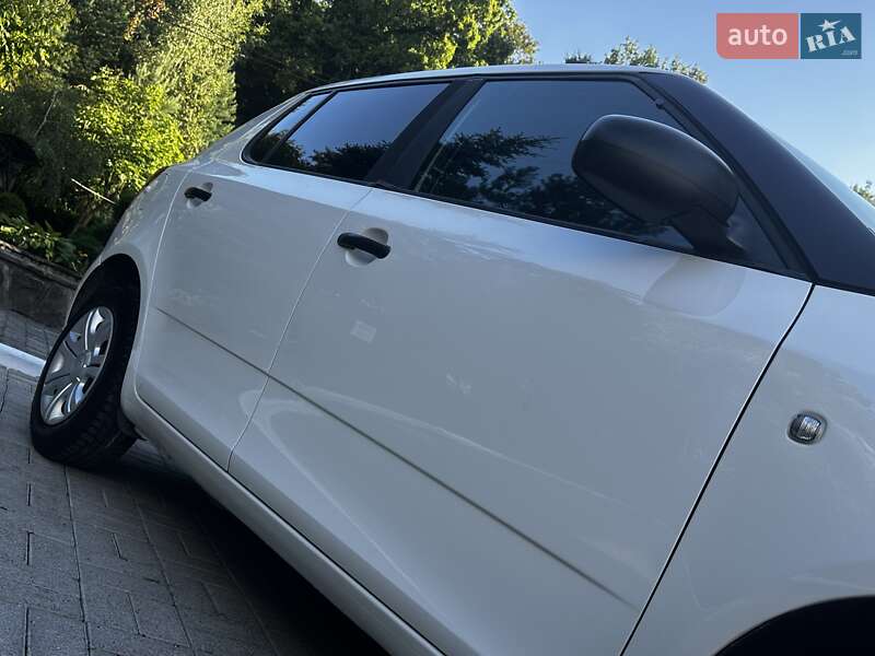 Хэтчбек Skoda Fabia 2011 в Дрогобыче