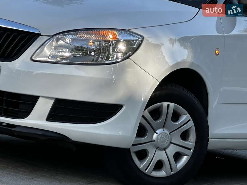 Хэтчбек Skoda Fabia 2011 в Дрогобыче