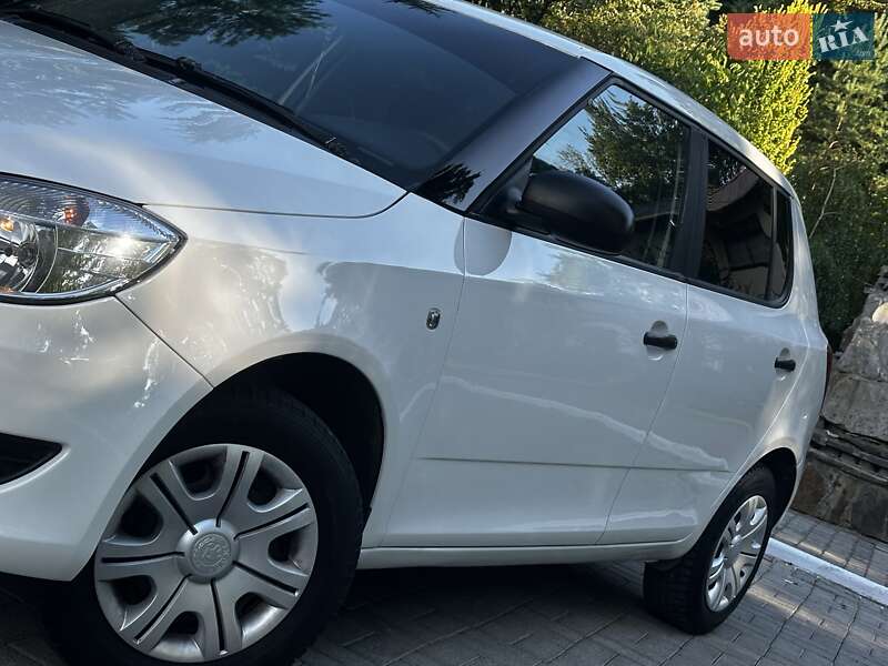 Хэтчбек Skoda Fabia 2011 в Дрогобыче