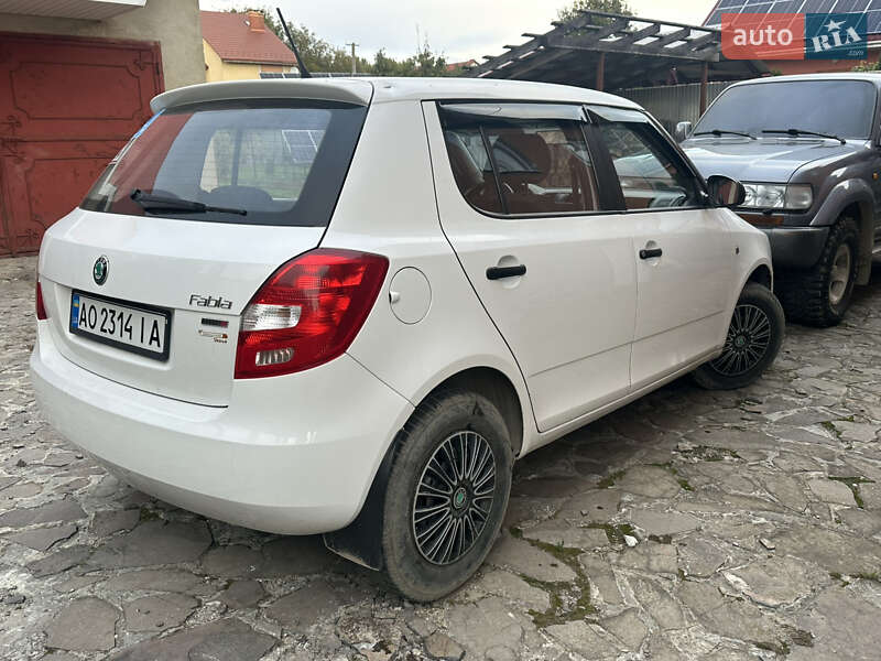 Хетчбек Skoda Fabia 2011 в 
