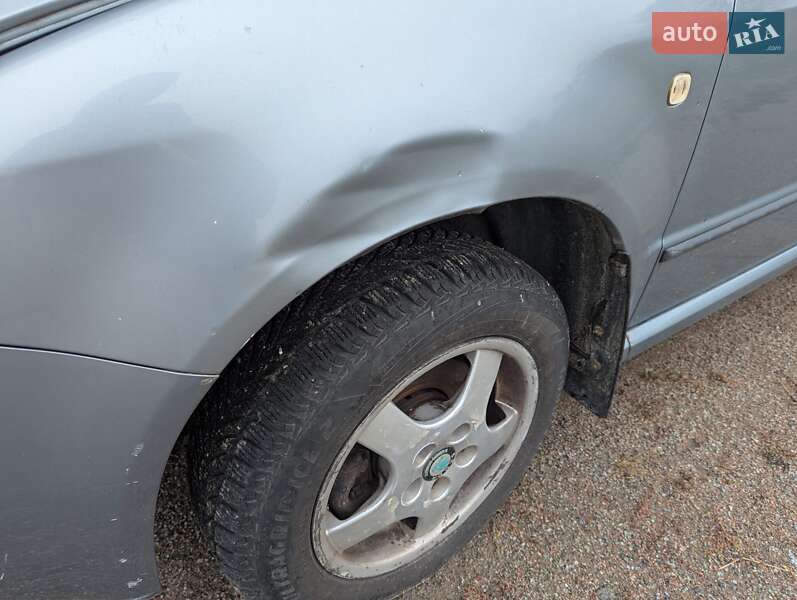 Хэтчбек Skoda Fabia 2003 в Киеве
