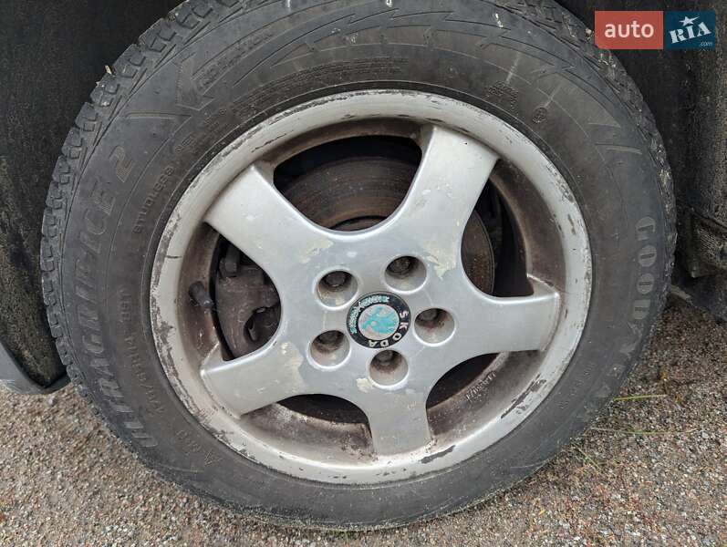 Хэтчбек Skoda Fabia 2003 в Киеве