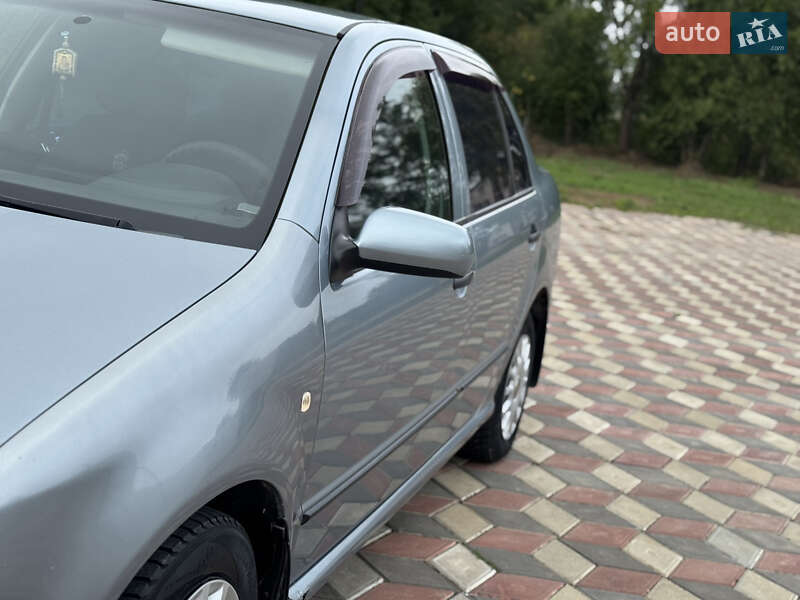 Седан Skoda Fabia 2003 в Черновцах