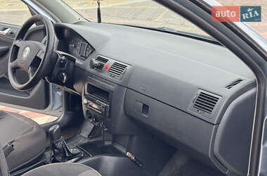 Седан Skoda Fabia 2003 в 