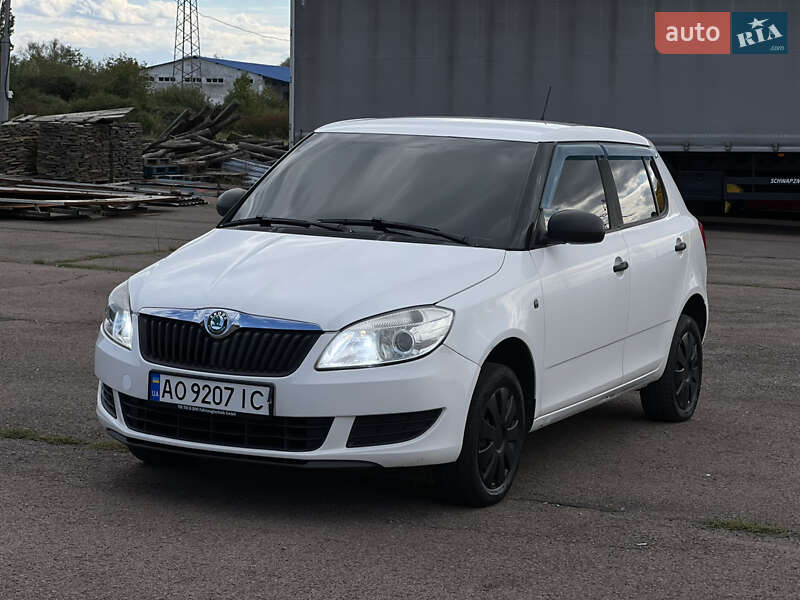 Хетчбек Skoda Fabia 2011 в  фото Хетчбек Skoda Fabia 2011 в