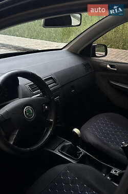 Хэтчбек Skoda Fabia 2003 в 