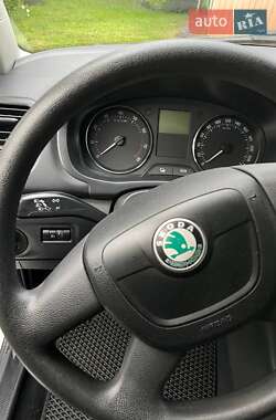 Хэтчбек Skoda Fabia 2011 в 