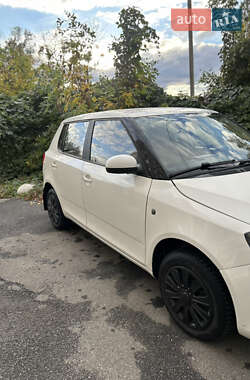 Хэтчбек Skoda Fabia 2014 в 