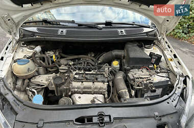 Хэтчбек Skoda Fabia 2014 в 
