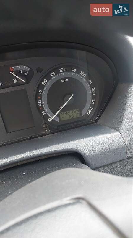 Седан Skoda Fabia 2004 в Києві фото 14 Седан Skoda Fabia 2004 в Києві
