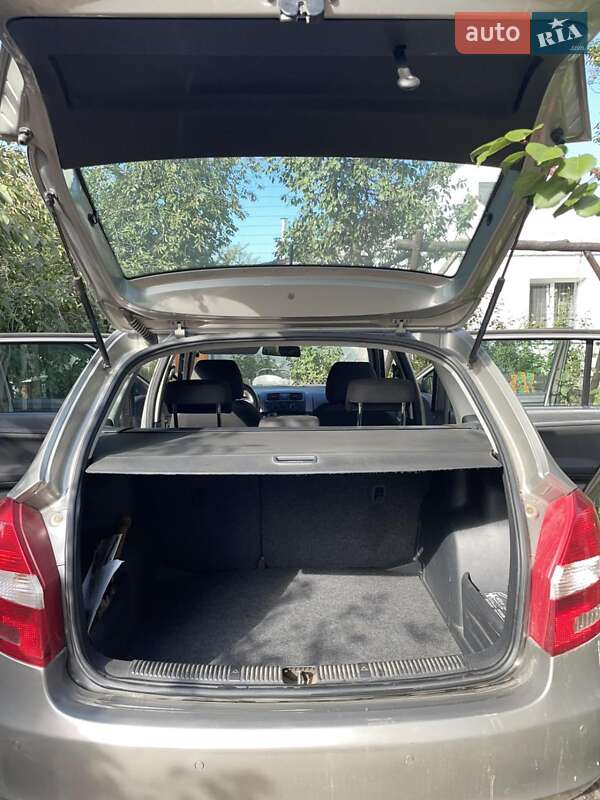 Хэтчбек Skoda Fabia 2011 в Луцке