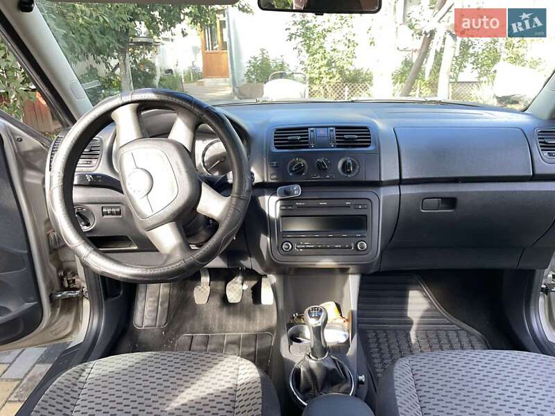 Хэтчбек Skoda Fabia 2011 в Луцке