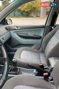 Хэтчбек Skoda Fabia 2001 в 