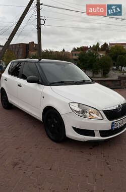 Хэтчбек Skoda Fabia 2011 в 