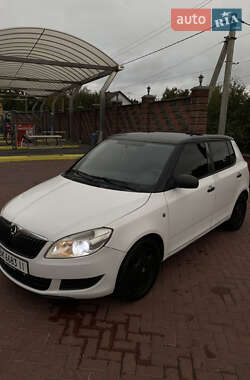 Хэтчбек Skoda Fabia 2011 в 