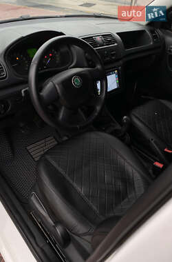 Хэтчбек Skoda Fabia 2011 в 