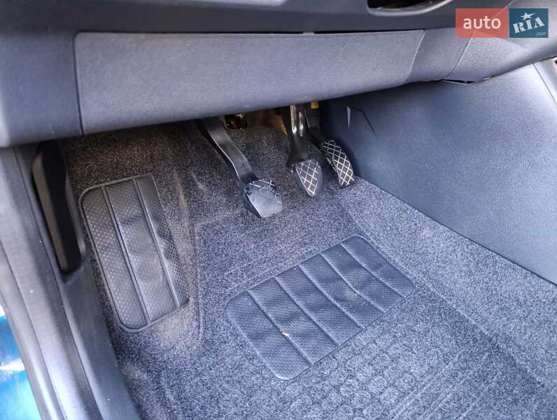 Хэтчбек Skoda Fabia 2011 в Черкассах