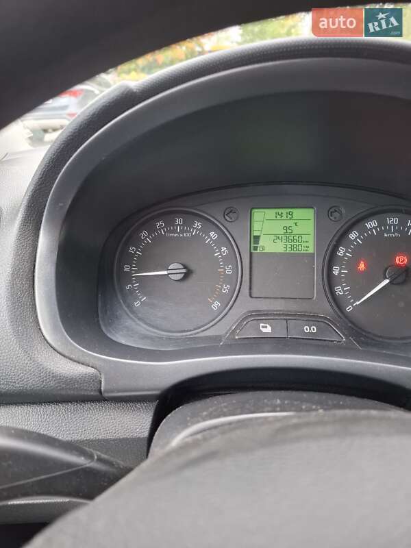 Хетчбек Skoda Fabia 2013 в Чернігові