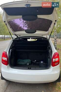 Хэтчбек Skoda Fabia 2012 в 
